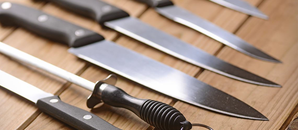 Por que existem facas de cozinha de formatos diferentes?