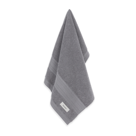 Toalha de rosto cinza pendurada com detalhe em barra