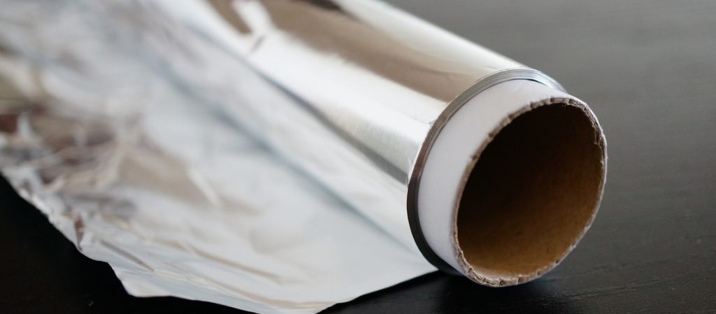 Papel aluminio, papel manteiga ou plastico filme