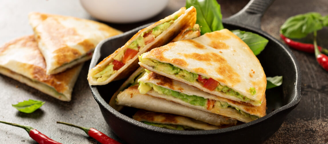 Deliciosa receita de quesadilla vegana de abacate