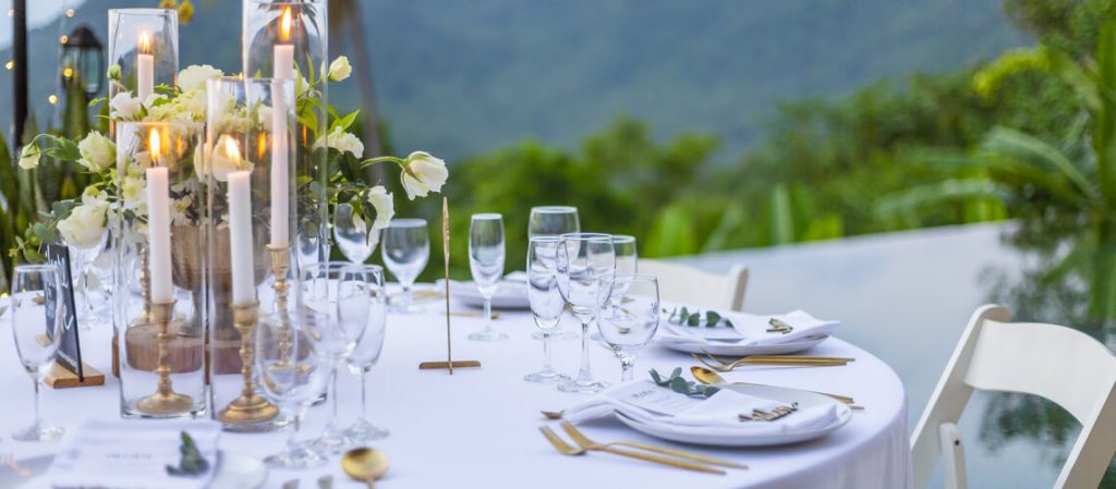 Mesa de jantar saiba montar com a correta disposição de copos