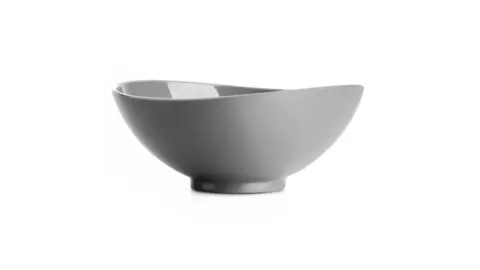 Molheira de cerâmica cinza com formato assimétrico e bico despejador lateral