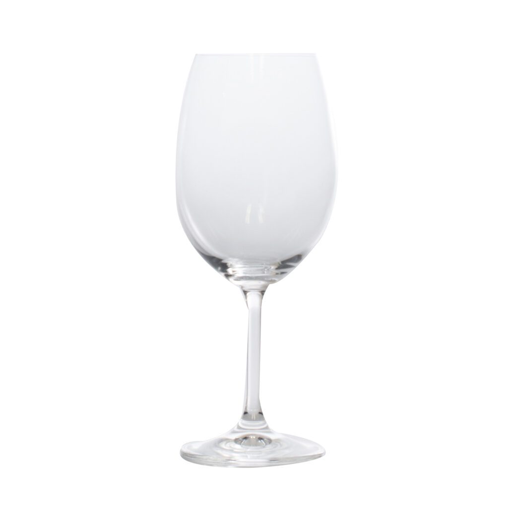 Taça de cristal transparente para água, com design elegante e sofisticado. A taça apresenta um corpo liso e levemente arredondado, sustentado por uma haste fina e delicada. 