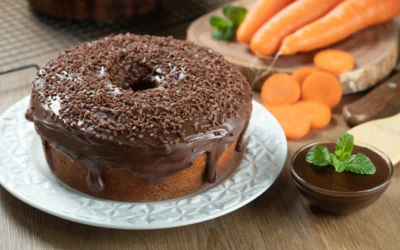 Como fazer bolo de cenoura com calda de chocolate