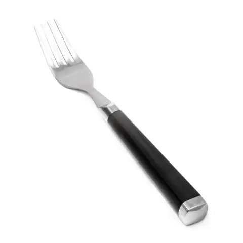 Garfo de mesa em aço inox com quatro dentes, cabo preto ergonômico e detalhes metálicos nas extremidades sobre fundo branco
