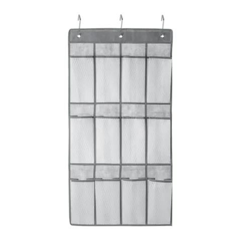Sapateira suspensa de porta com 12 divisórias em tecido cinza e bolsos transparentes para organizar calçados e acessórios.