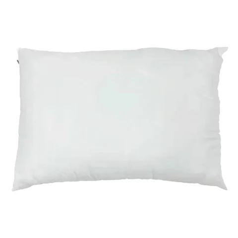 travesseiro-fibra Travesseiro de fibra branco com enchimento macio e formato retangular, ideal para oferecer conforto e suporte durante o descanso.