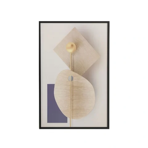 Quadro decorativo retangular com arte abstrata geométrica em relevo. Apresenta formas orgânicas e retangulares com textura de madeira clara, um retângulo azul-arroxeado ao fundo e uma haste dourada vertical com uma esfera no topo, tudo envolvido por uma moldura fina na cor preta.